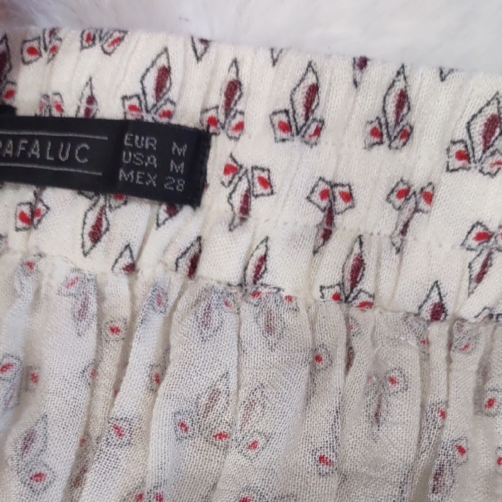ZARA TRAFALUC Patterned Cream Skirt with Black and Red Accents - Picture 17 of 17
